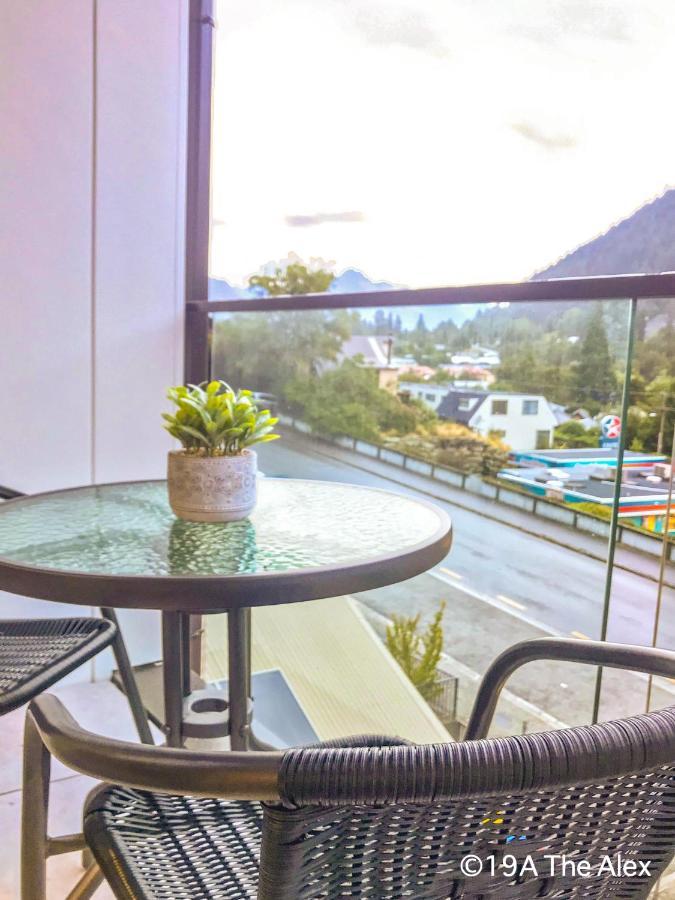 Modern 2-Bedroom Apartment 7-Mins Walk To Queenstown Exterior foto