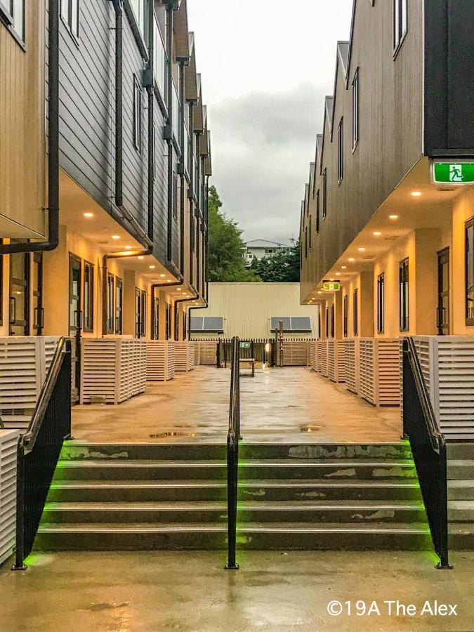 Modern 2-Bedroom Apartment 7-Mins Walk To Queenstown Exterior foto
