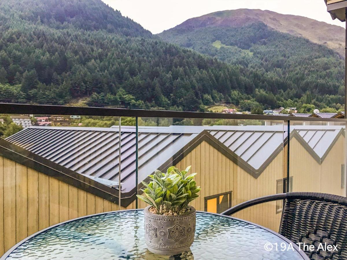 Modern 2-Bedroom Apartment 7-Mins Walk To Queenstown Exterior foto