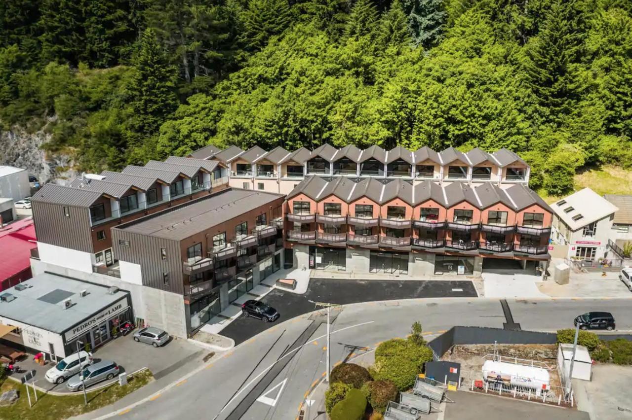 Modern 2-Bedroom Apartment 7-Mins Walk To Queenstown Exterior foto