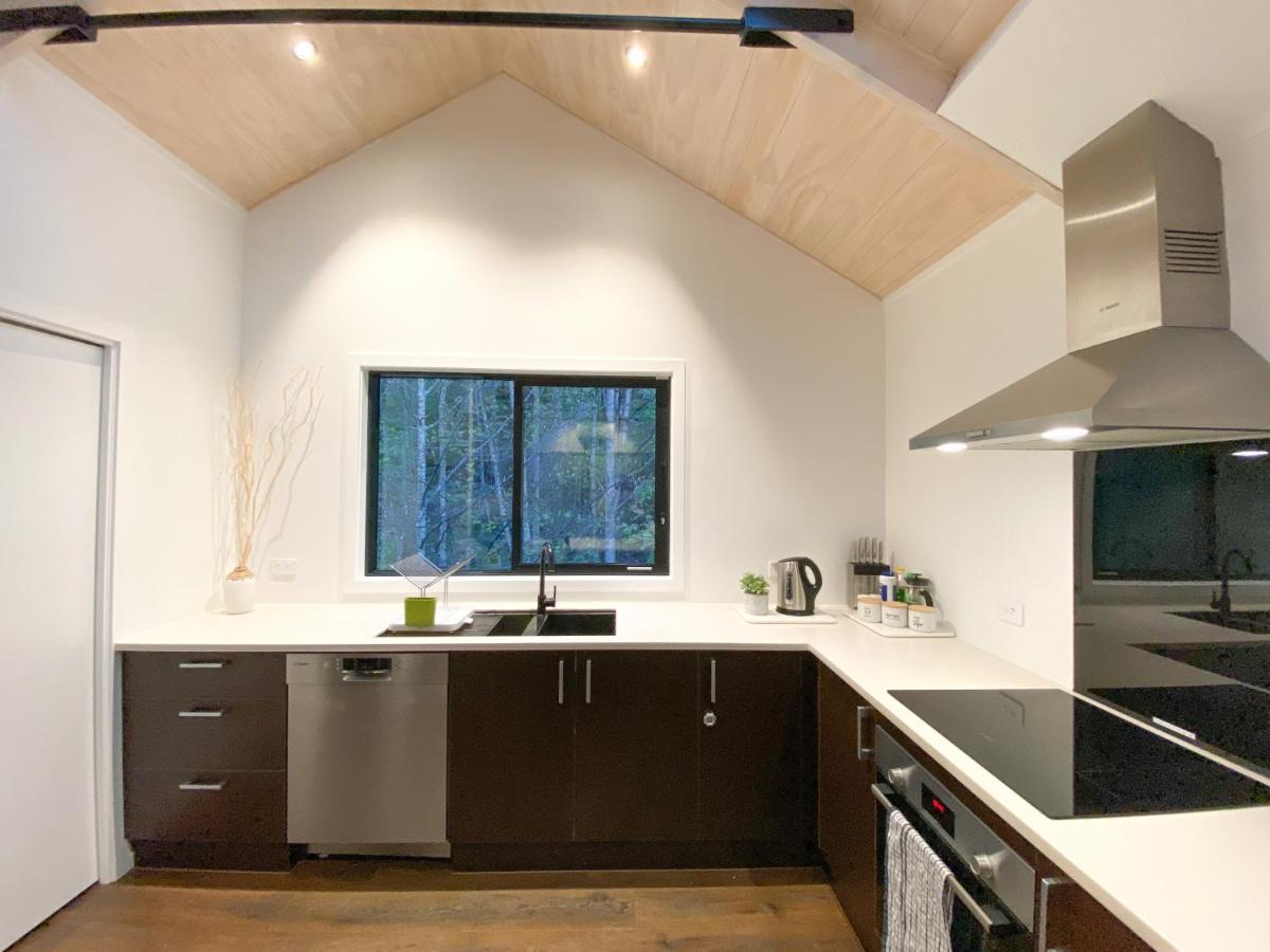 Modern 2-Bedroom Apartment 7-Mins Walk To Queenstown Exterior foto