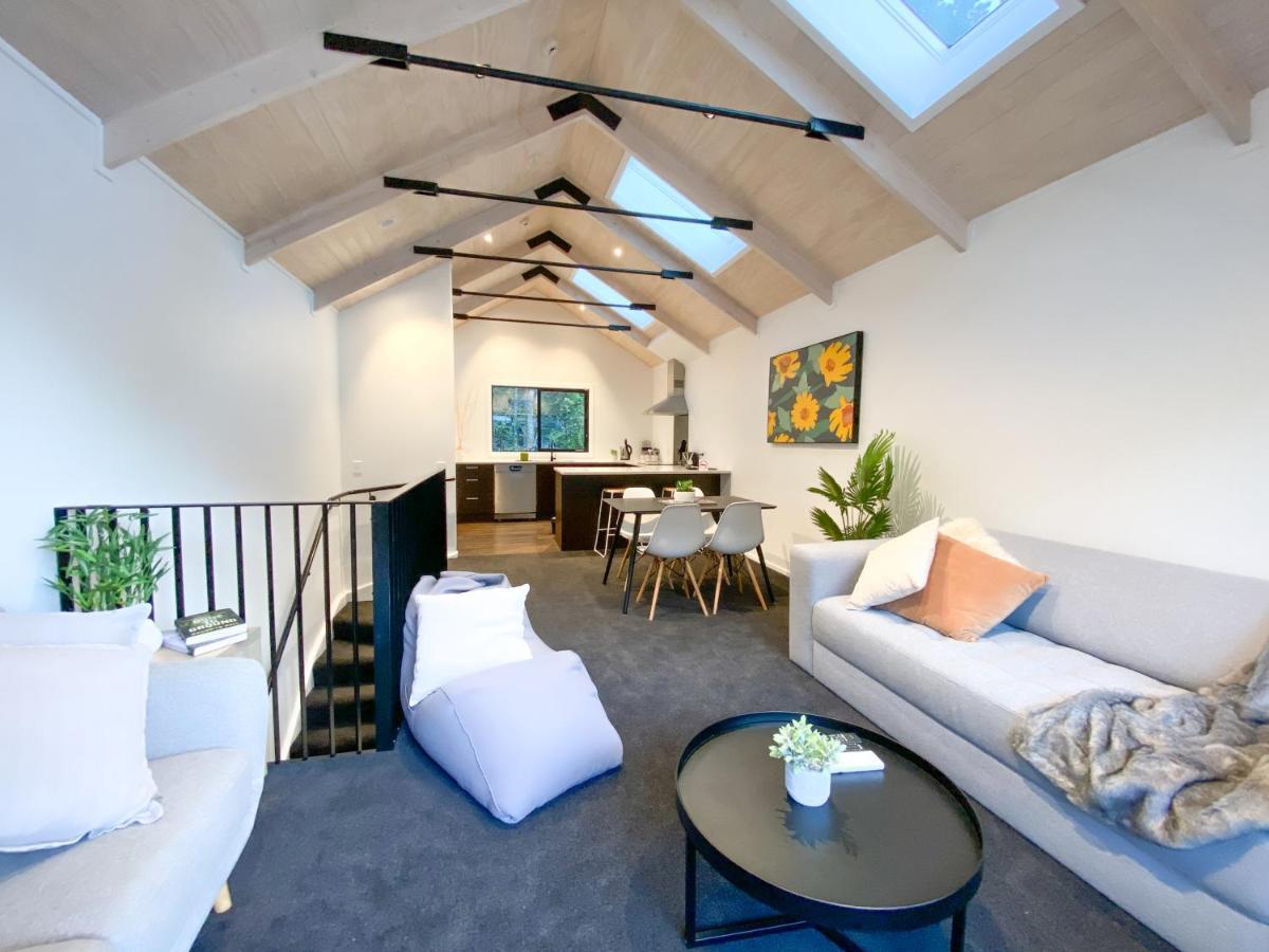 Modern 2-Bedroom Apartment 7-Mins Walk To Queenstown Exterior foto