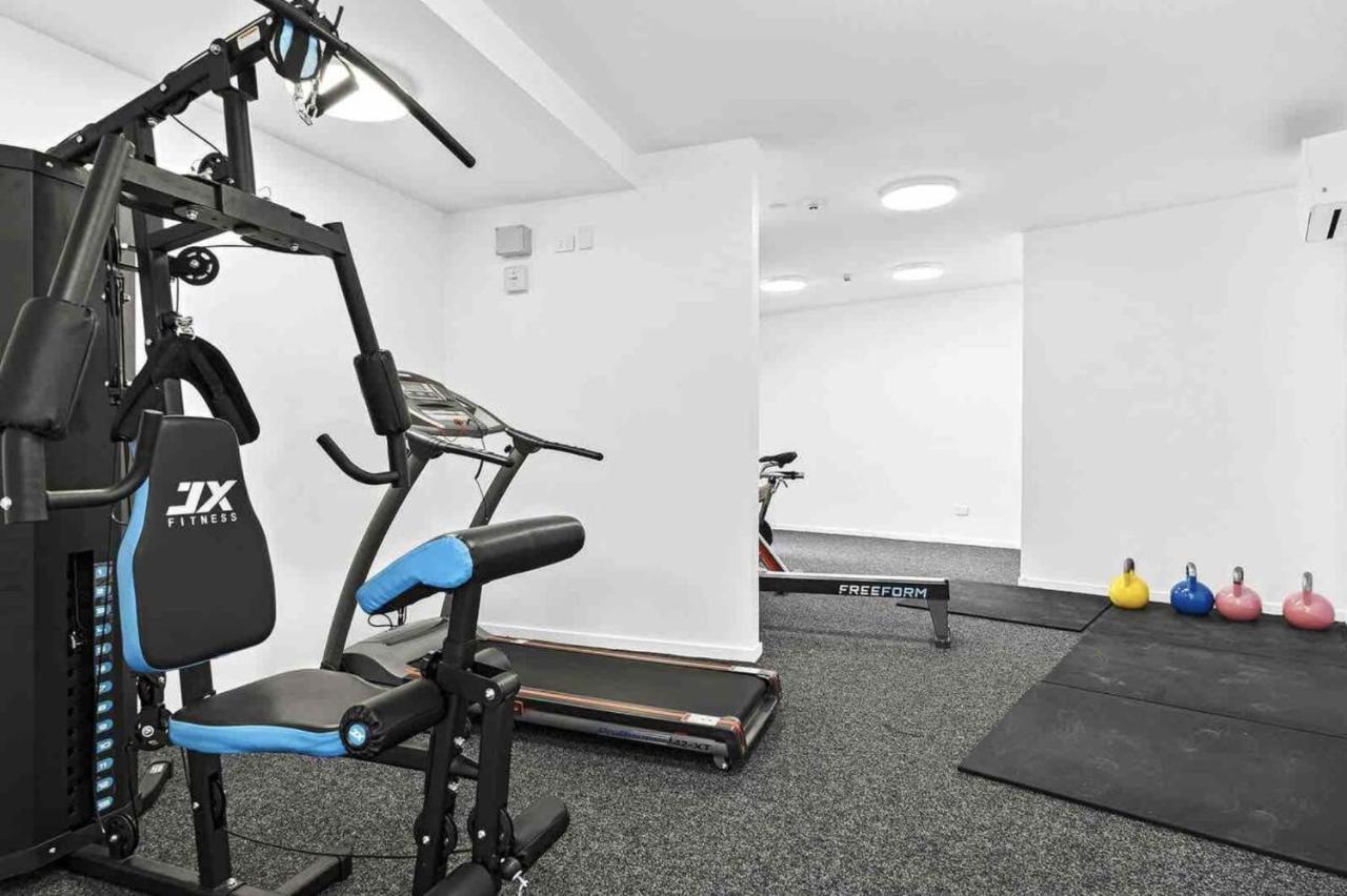 Modern 2-Bedroom Apartment 7-Mins Walk To Queenstown Exterior foto
