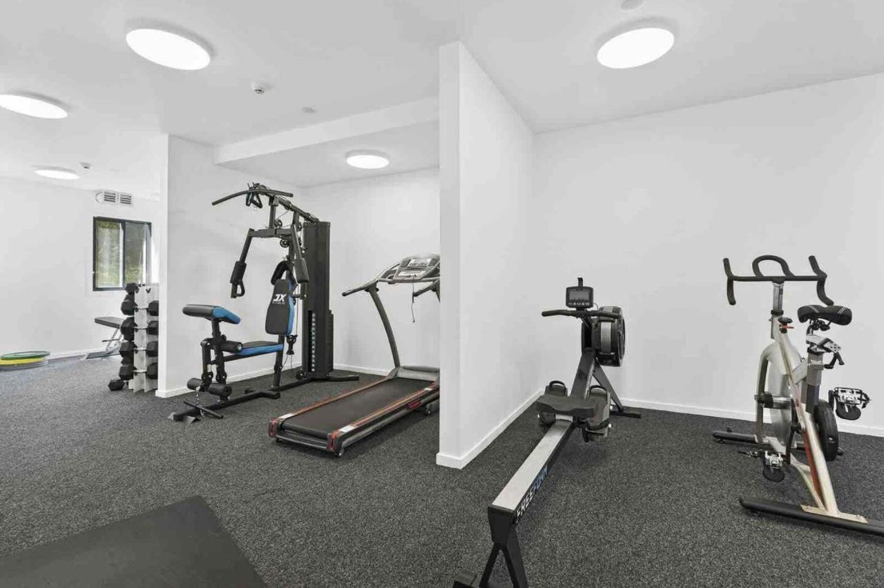 Modern 2-Bedroom Apartment 7-Mins Walk To Queenstown Exterior foto