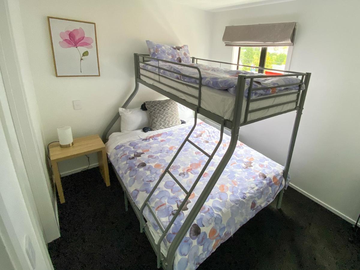 Modern 2-Bedroom Apartment 7-Mins Walk To Queenstown Exterior foto
