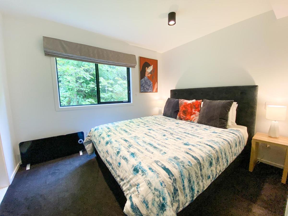 Modern 2-Bedroom Apartment 7-Mins Walk To Queenstown Exterior foto